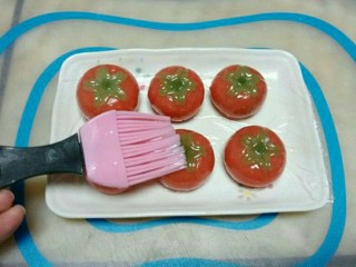 3、番茄汤圆,锅里烧热水煮开后放入汤圆，大火蒸8-10分钟。