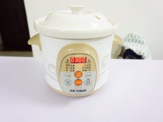7、养颜鱼胶奶冻,隔水炖3小时(我的是电炖锅)