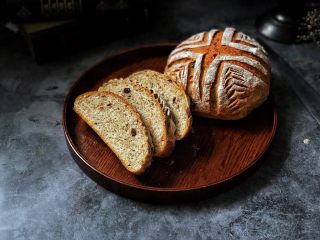 15、蔓越梅花生黑麦软欧包,成品图