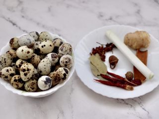 1、啤酒香卤鹌鹑蛋,准备好卤蛋的食材。