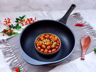 17、啤酒香卤鹌鹑蛋,卤好的鹌鹑蛋色泽诱人，口感Q弹味十足，老公特别喜欢。