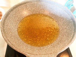 25、莲藕肉丸,锅里的豆油继续加热