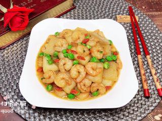 18、冬瓜炒虾仁,一盘美容养颜的冬瓜炒虾仁就做好了。