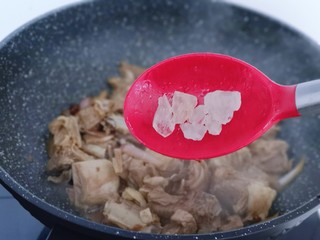 11、冬日进补～胡萝卜焖羊排,再加入冰糖！