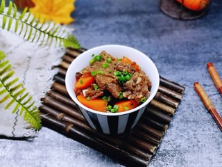 15、冬日进补～胡萝卜焖羊排,盛出装盘！撒上葱花！