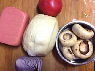 1、馒头披萨,准备材料