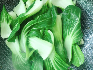 6、油菜豆腐,放入油菜