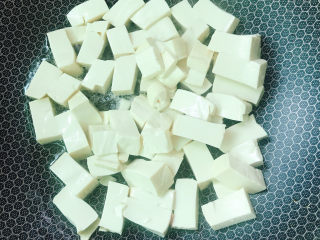 13、油菜豆腐,放入豆腐