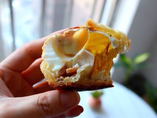 14、迷你培根鸡蛋酥饼,内容很丰富、口感层次也很丰富哦