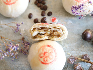 20、风靡街头的板栗饼不敢吃?那就自制吧,美味又好吃,烤箱175℃,烘烤约30-35分钟。