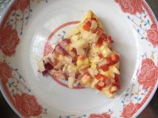 15、#宝宝辅食#三文鱼银鱼杂蔬馒头披萨,我家宝吃了一小块儿