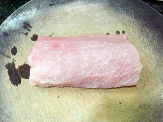 1、美味的日式炸猪排,猪扒肉洗干净