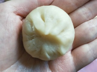 11、蛋黄酥,像包子一样包好