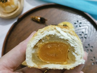 29、蛋黄酥,来一个吧！