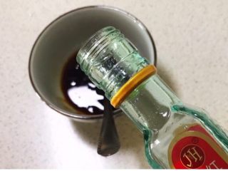 14、酸辣鸡胗,加入花椒油