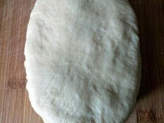 9、蔓越莓炼乳吐司,依次做好其他面团，擀的大小要一样，一层层叠起来，最上面一层不用刷