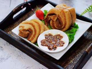 17、香卤五花肉,嘻嘻，闺蜜一口气吃了一半，说想这一口好久了，太好吃了。