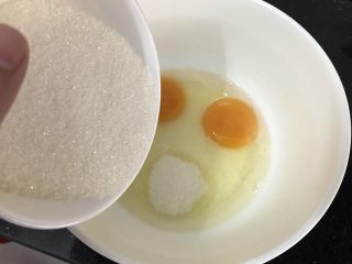 2、五彩冰皮月饼（附奶黄馅做法）,加入白糖