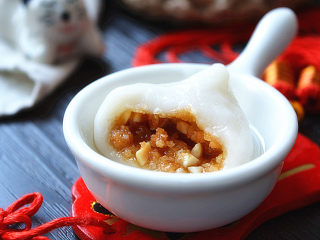 17、元宵节-四喜汤圆,刚煮好的汤圆馅心还很烫，吃的时候一定要小心，不能急哈！