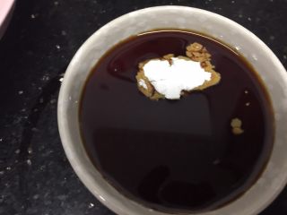 10、吃豆腐+酸辣腐方鸡丁,放入玉米淀粉和水