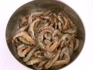 3、干锅基围虾,基围虾清洗干净