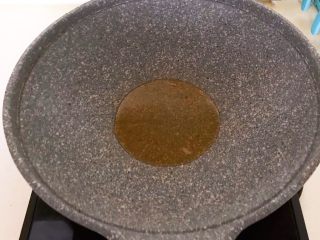 21、干锅基围虾,另起锅，炒锅烧热后加入玉米油