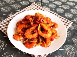 27、干锅基围虾,干锅基围虾鲜香酥脆，香辣适宜，这是一道可以当做零食的菜品，补钙佳品~