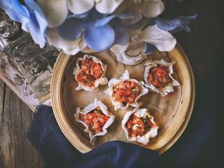 11、健康无油的 水晶烧卖,包上馅 放入蒸笼