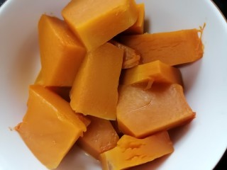 9、南瓜汤圆,蒸熟后取出