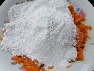 11、南瓜汤圆,加入适量糯米粉