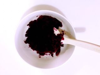 2、麦胚酸奶淋紫薯，对挑食人是赤裸裸的诱惑,压成泥。