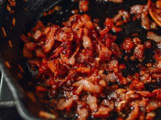 3、意大利面,培根酥脆。