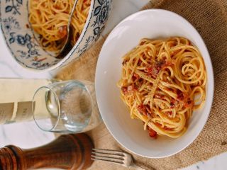 10、意大利面,奶酪和培根都可以添加完美的咸味