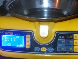 3、醪糟水果甜汤,烧水