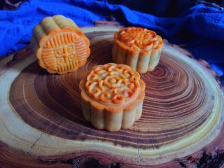 14、广式豆沙月饼,成品。