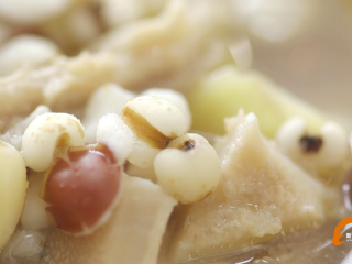 12、#食二星座#莲子薏米茨实牛肚汤,成品出锅