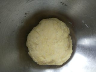 2、意式肉酱千层面(附千层面、红白酱做法),拌匀成团后,静置饧面片刻