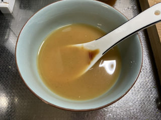 18、蒜蓉西兰花,搅拌均匀备用