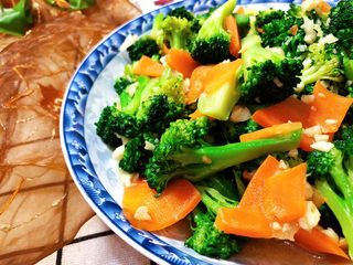 26、蒜蓉西兰花,这道菜做法简单,蒜香浓郁,西兰花脆嫩,营养又健康,感兴趣的小伙伴们快来试试吧????