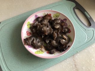 8、黄海遨游益“肾&心”➕热乎乎海参小米粥,熟海参切片