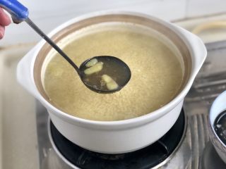 15、黄海遨游益“肾&心”➕热乎乎海参小米粥,加入两勺鸡汤（鸡汤和泡发小米的水量都在15份水中），或者用太太乐浓缩鸡汁，或者放半块鸡汤味浓汤宝。