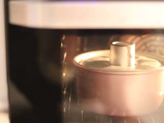 11、蝶豆花戚风蛋糕,烤箱165度，上下火，中下层40分钟左右即可