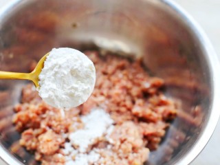 4、莲藕肉丸,淀粉。