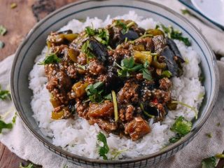 11、肉末茄子,再配上小香菜。