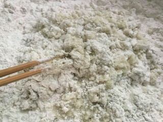7、糯米青团/清明粿,搅拌成这样雪花状