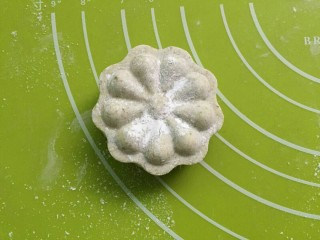 16、糯米青团/清明粿,模具一敲就出来了