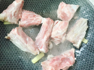 7、春笋排骨汤,加入黄酒