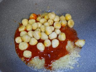 15、韩式辣酱虎皮蛋,鹌鹑蛋。