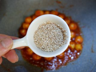 17、韩式辣酱虎皮蛋,撒上白芝麻