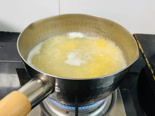 8、小米炖海参,大火煮沸